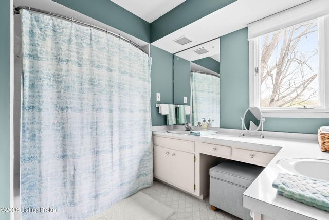 3601 Falls Bluff Ct, Louisville, KY 40241