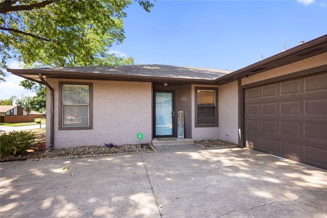 1302 W Austin Street, Broken Arrow, OK 74011