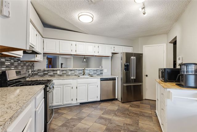 1302 W Austin Street, Broken Arrow, OK 74011