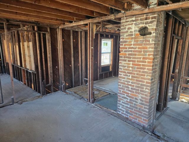 1502 N Grant Avenue, Springfield, MO 65803