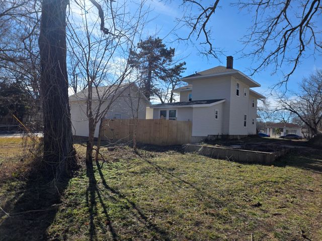 1502 N Grant Avenue, Springfield, MO 65803