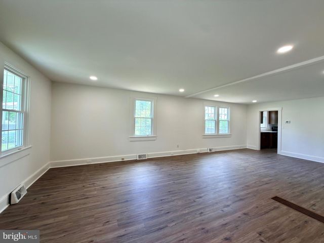 11 VIRGINIA AVE, Boyce, VA 22620