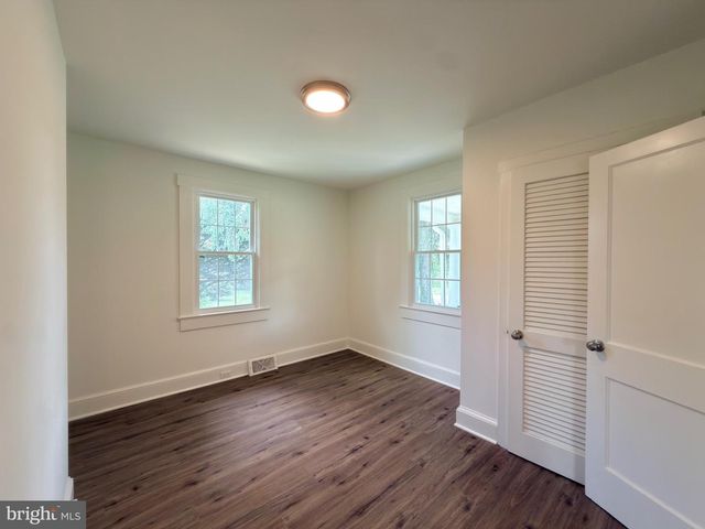11 VIRGINIA AVE, Boyce, VA 22620