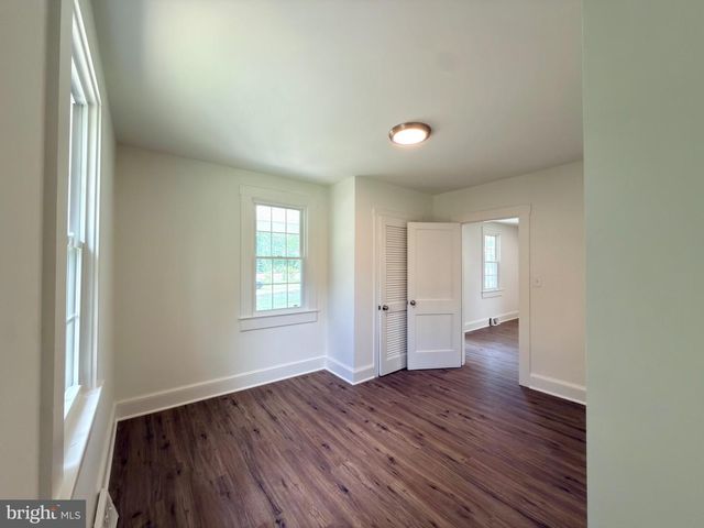 11 VIRGINIA AVE, Boyce, VA 22620