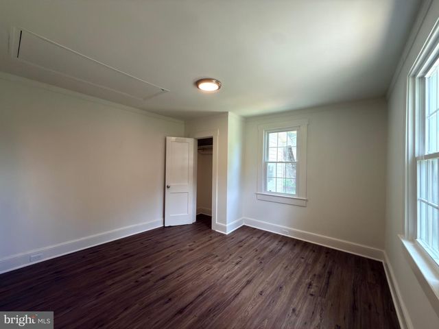 11 VIRGINIA AVE, Boyce, VA 22620