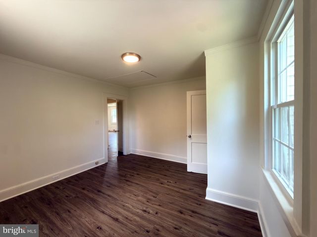 11 VIRGINIA AVE, Boyce, VA 22620