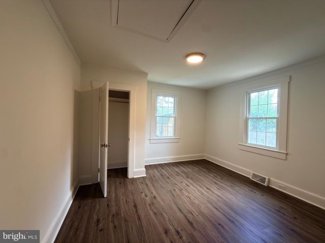 11 VIRGINIA AVE, Boyce, VA 22620