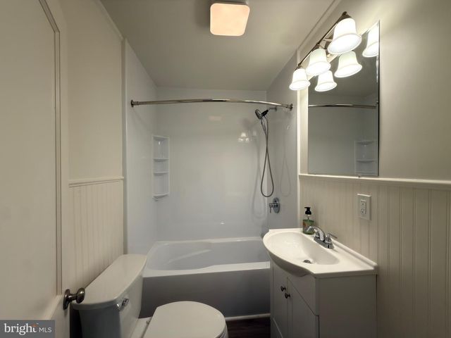 11 VIRGINIA AVE, Boyce, VA 22620