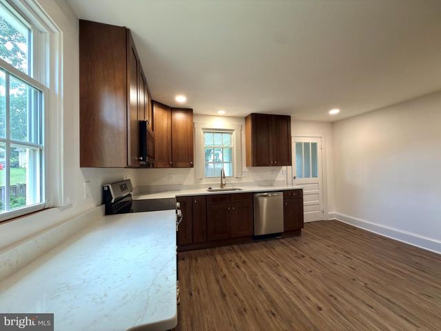 11 VIRGINIA AVE, Boyce, VA 22620