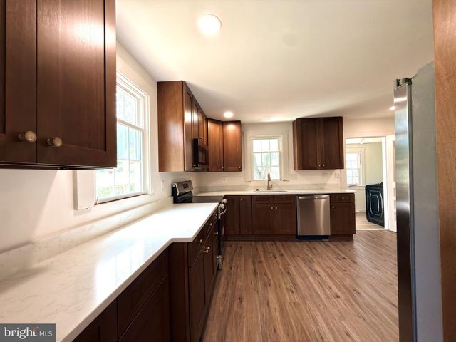 11 VIRGINIA AVE, Boyce, VA 22620