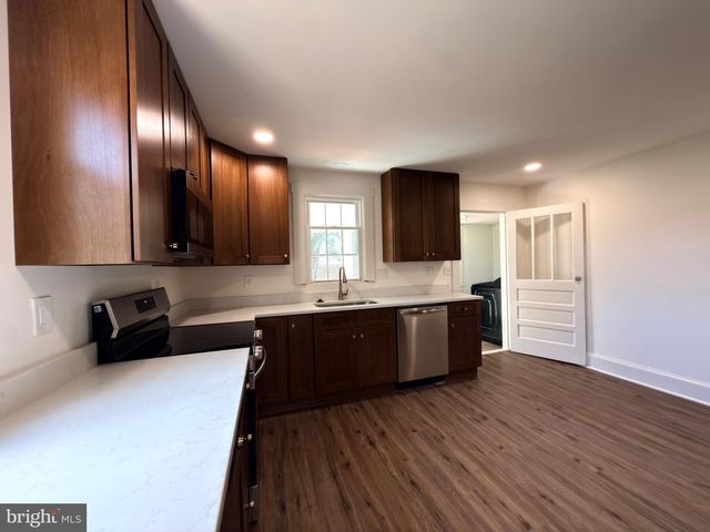 11 VIRGINIA AVE, Boyce, VA 22620