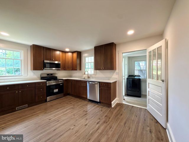 11 VIRGINIA AVE, Boyce, VA 22620
