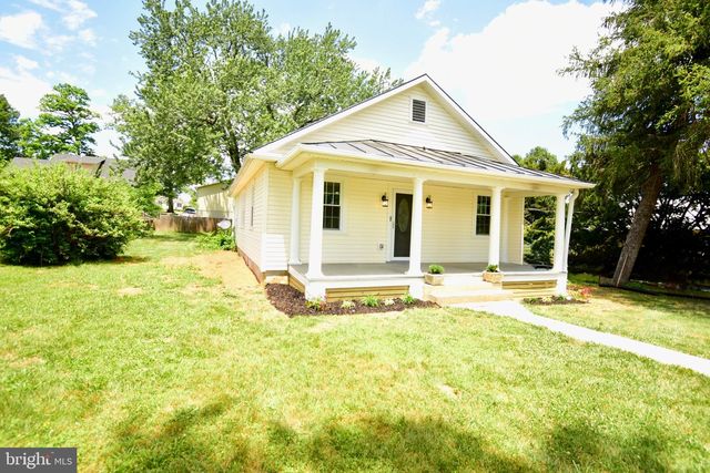 11 VIRGINIA AVE, Boyce, VA 22620
