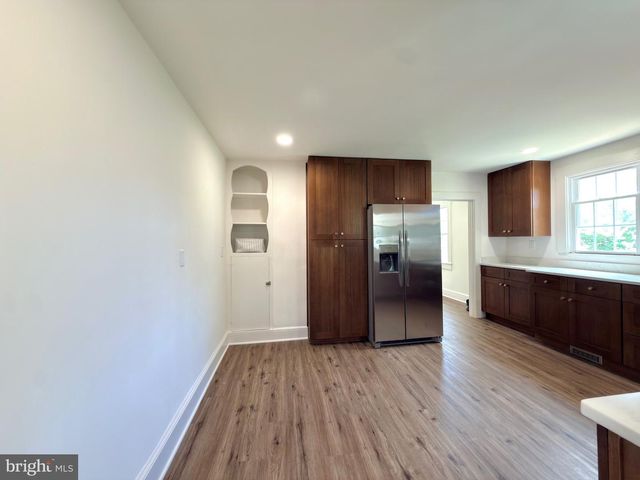 11 VIRGINIA AVE, Boyce, VA 22620