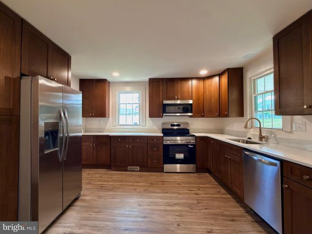 11 VIRGINIA AVE, Boyce, VA 22620
