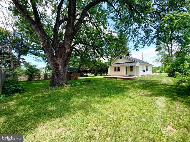 11 VIRGINIA AVE, Boyce, VA 22620