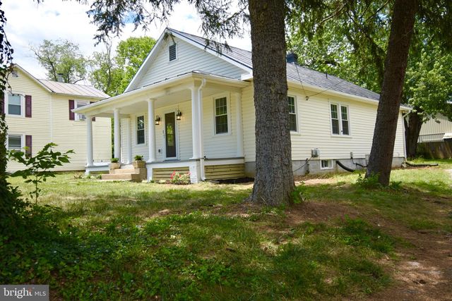 11 VIRGINIA AVE, Boyce, VA 22620