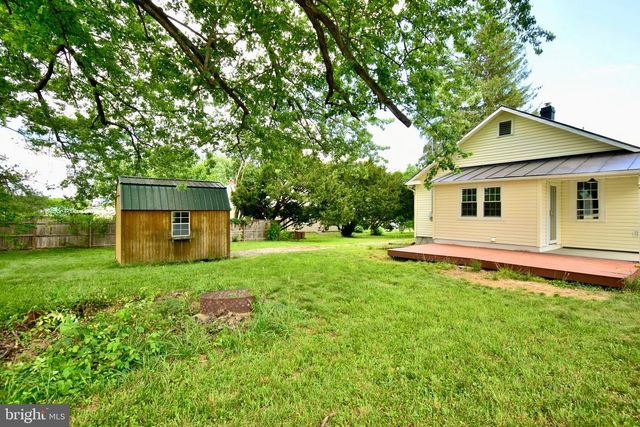 11 VIRGINIA AVE, Boyce, VA 22620