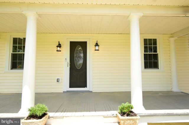 11 VIRGINIA AVE, Boyce, VA 22620