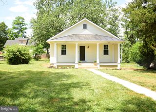 11 VIRGINIA AVE, Boyce, VA 22620