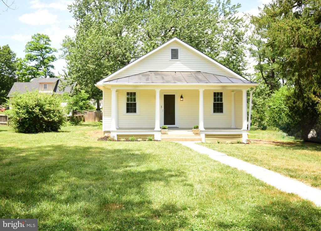 11 VIRGINIA AVE, Boyce, VA 22620