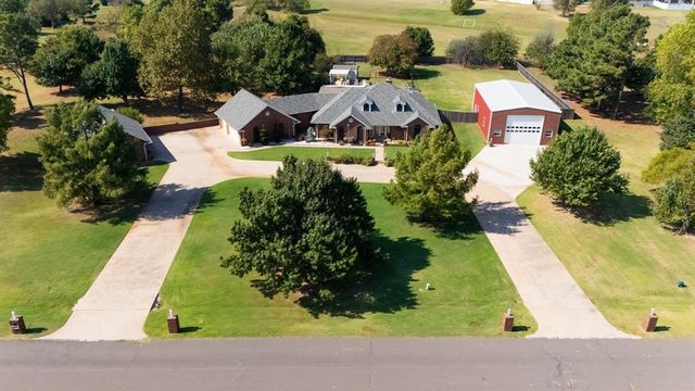 1001 N Red Bud Terrace, Mustang, OK 73064