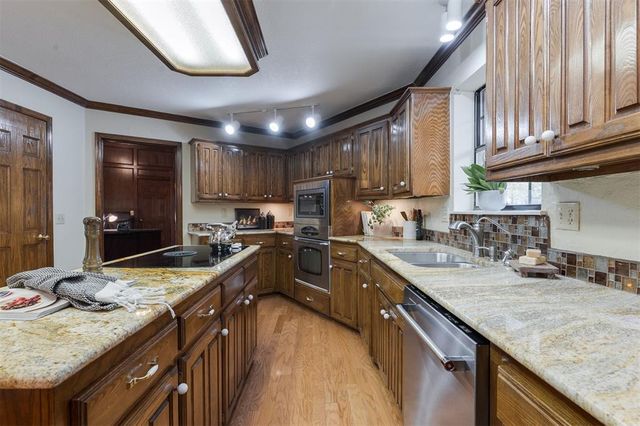 1001 N Red Bud Terrace, Mustang, OK 73064