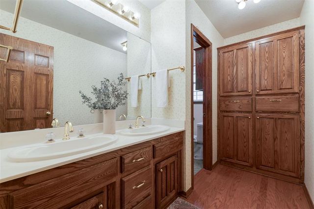 1001 N Red Bud Terrace, Mustang, OK 73064