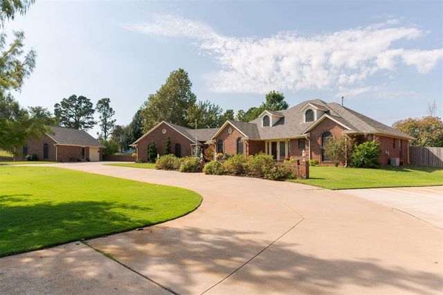 1001 N Red Bud Terrace, Mustang, OK 73064