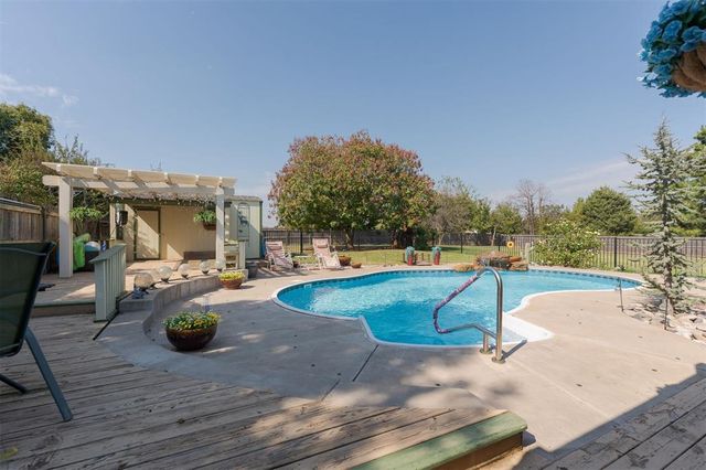 1001 N Red Bud Terrace, Mustang, OK 73064