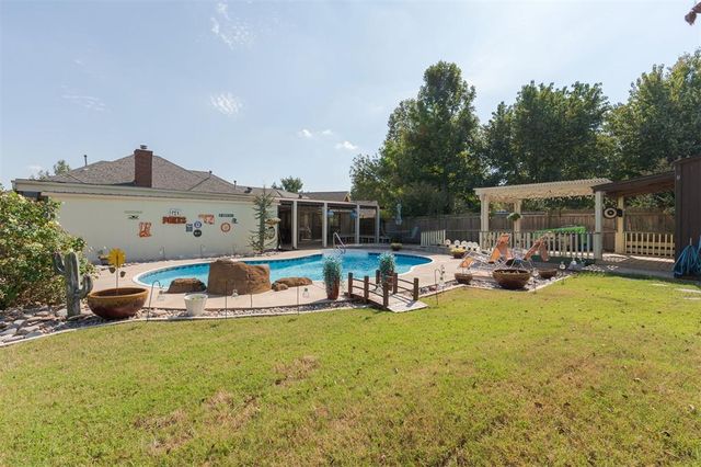 1001 N Red Bud Terrace, Mustang, OK 73064