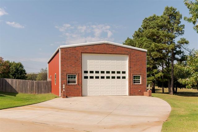 1001 N Red Bud Terrace, Mustang, OK 73064