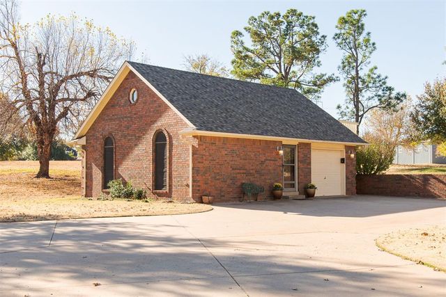 1001 N Red Bud Terrace, Mustang, OK 73064