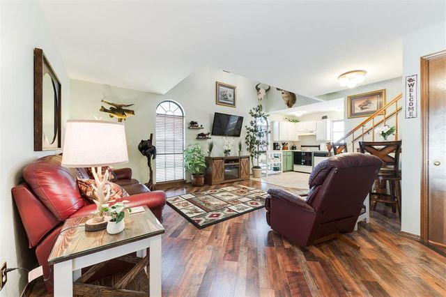 1001 N Red Bud Terrace, Mustang, OK 73064