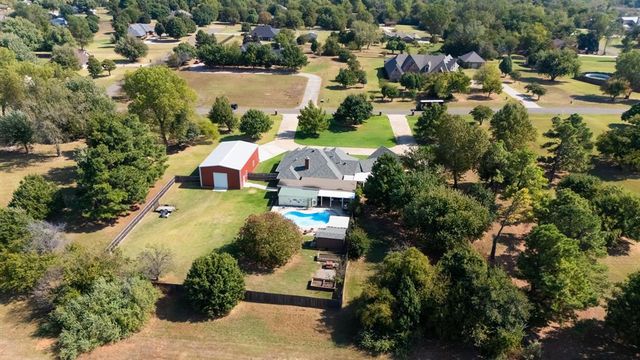 1001 N Red Bud Terrace, Mustang, OK 73064