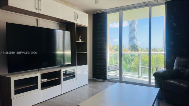 19390 Collins Avenue 424, Sunny Isles Beach, FL 33160