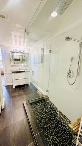19390 Collins Avenue 424, Sunny Isles Beach, FL 33160