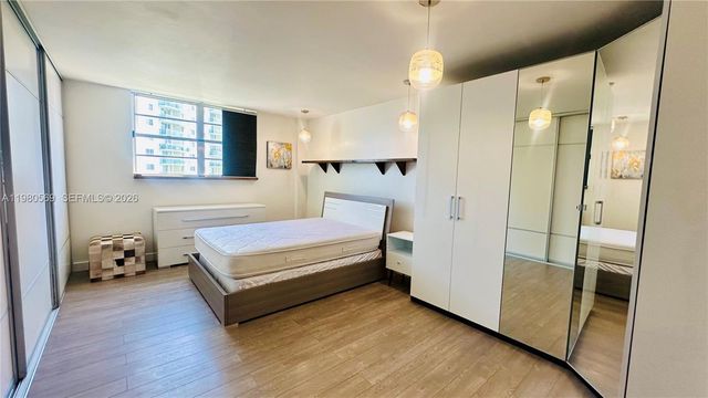 19390 Collins Avenue 424, Sunny Isles Beach, FL 33160
