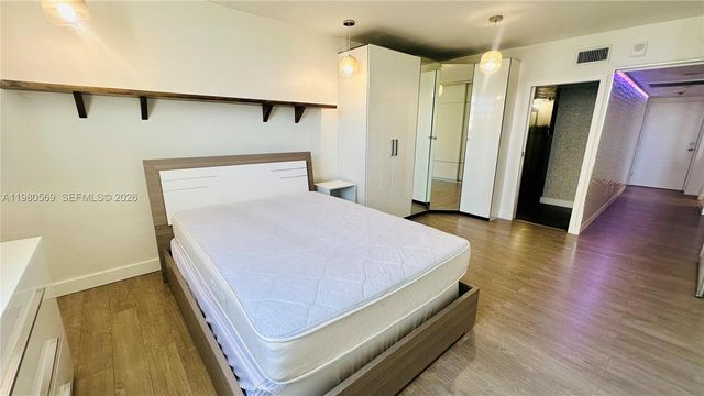 19390 Collins Avenue 424, Sunny Isles Beach, FL 33160