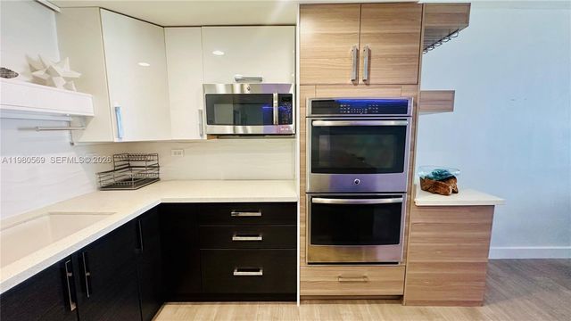 19390 Collins Avenue 424, Sunny Isles Beach, FL 33160