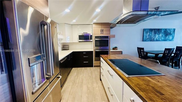 19390 Collins Avenue 424, Sunny Isles Beach, FL 33160