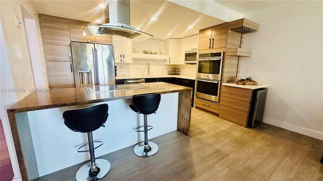19390 Collins Avenue 424, Sunny Isles Beach, FL 33160