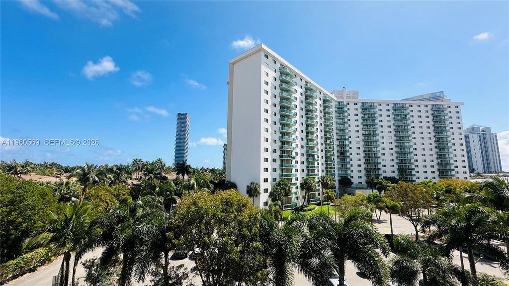 19390 Collins Avenue 424, Sunny Isles Beach, FL 33160