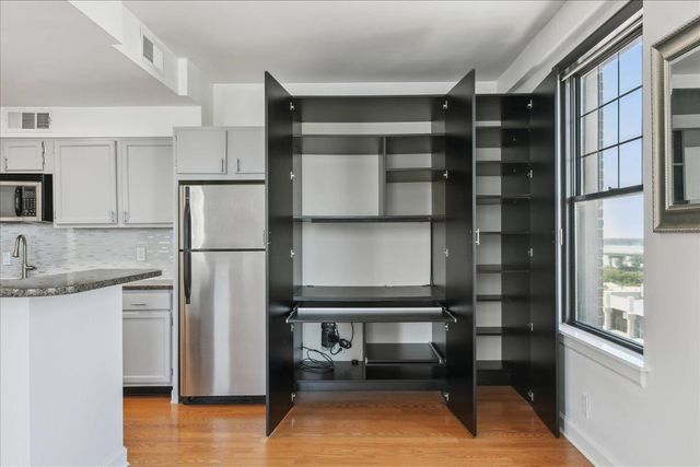 109 N Main St Apt 1105, Memphis, TN 38103