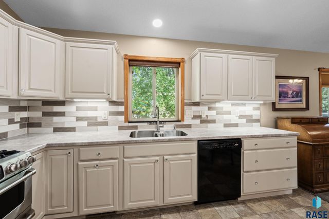 27302 Atkins Pl Place, Tea, SD 57064