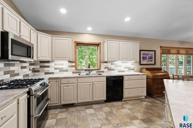 27302 Atkins Pl Place, Tea, SD 57064
