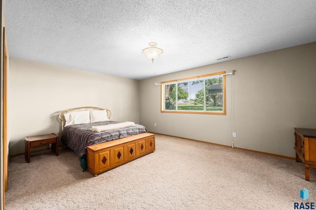 27302 Atkins Pl Place, Tea, SD 57064