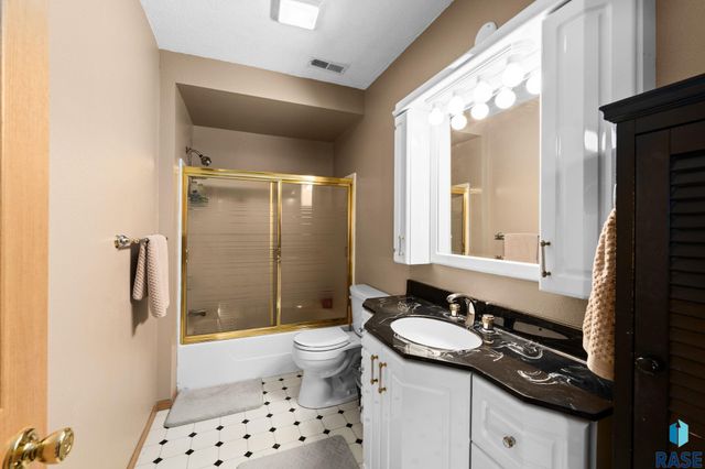 27302 Atkins Pl Place, Tea, SD 57064