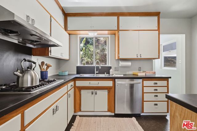 4040 Sinova Street, Los Angeles, CA 90031