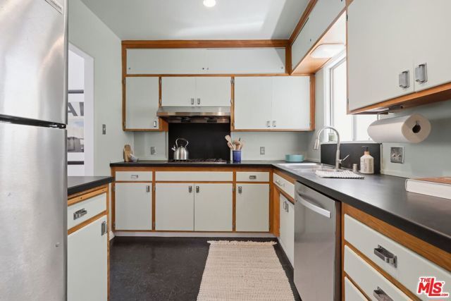 4040 Sinova Street, Los Angeles, CA 90031